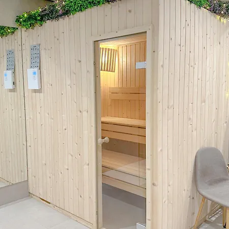 Banfi Luxury - Sauna & Jacuzzi شقة *